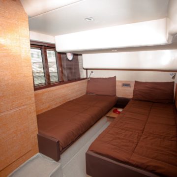 cabin - 48ft azimut - yachts for rent in dubai