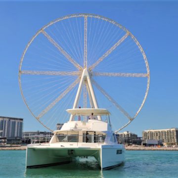 catamaran with ain wheel