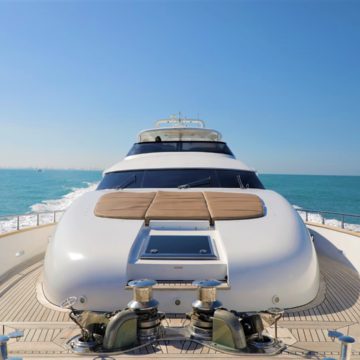 sunbeds - 96 Ft - White versace - Yacht Rental Dubai