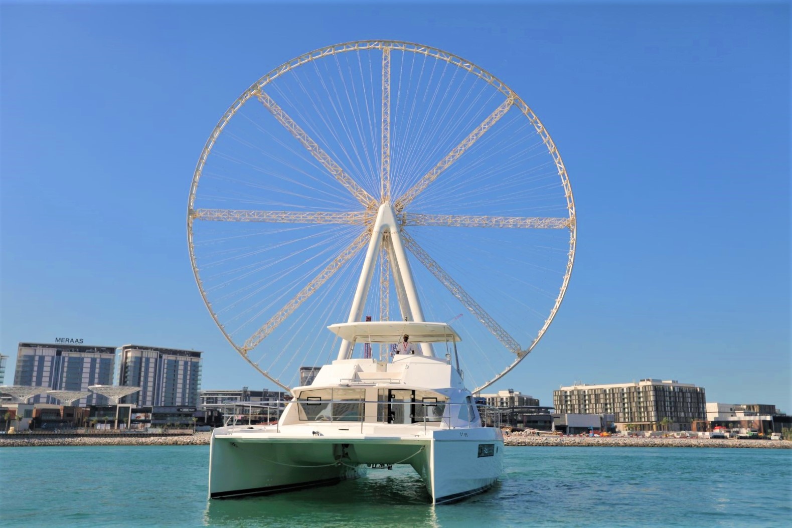 catamaran with ain wheel