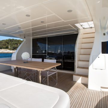 onboard - Queen-Stacey- yacht rentals dubai