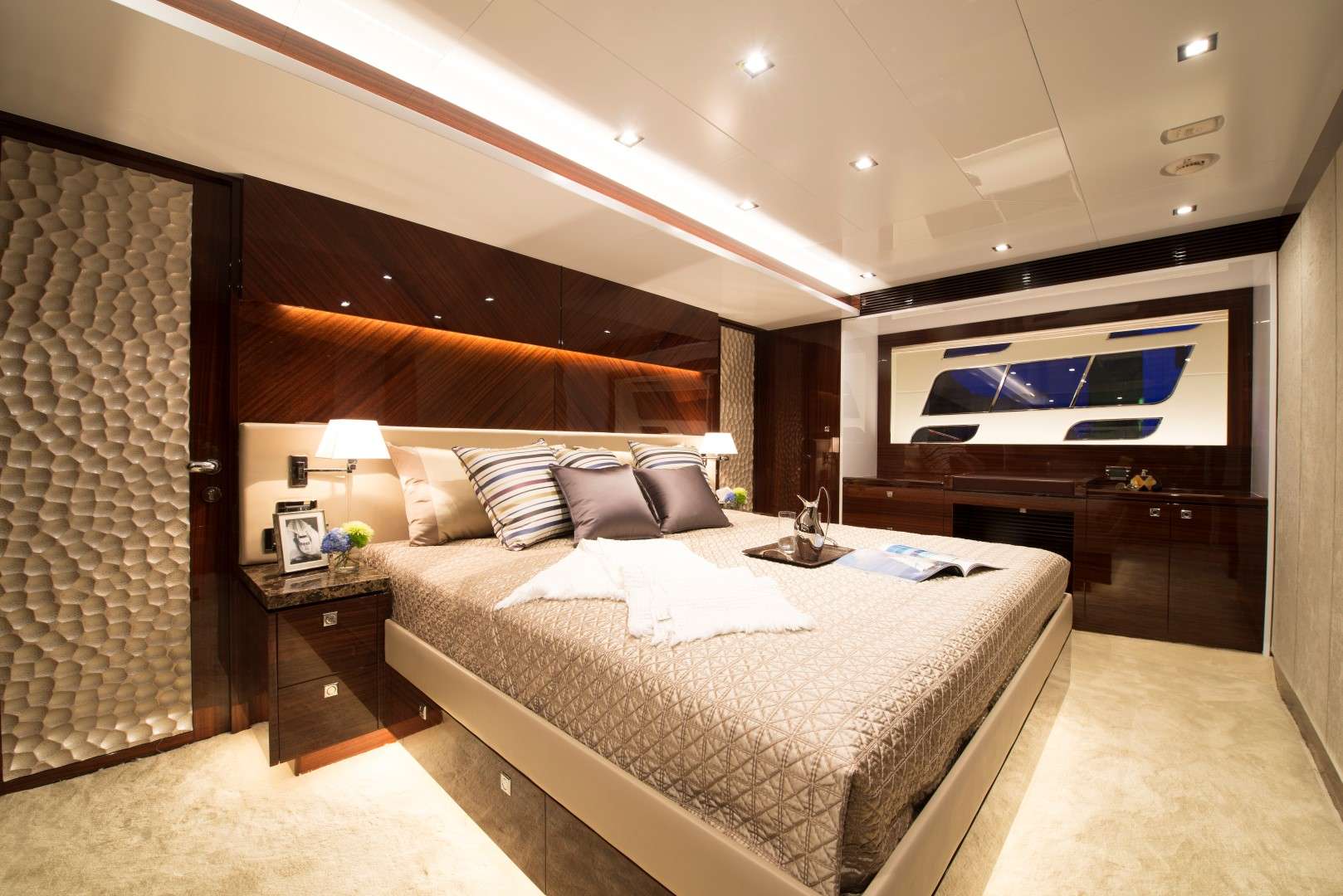 cabin - Aqua Motor Yacht - yacht for rent in dubai