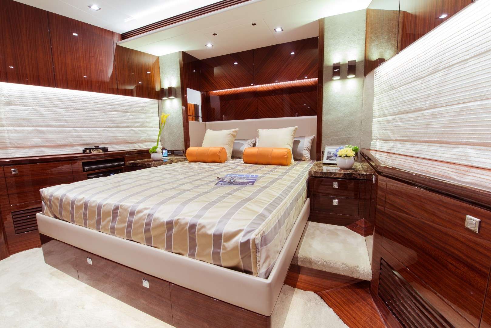 cabin - Aqua Motor Yacht - yacht for rent in dubai