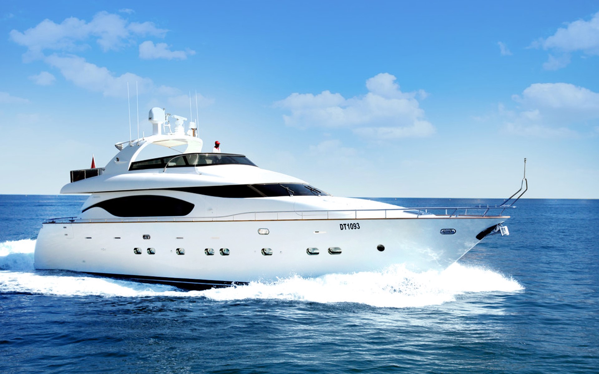 78ft yacht on waters of dubai - yachts for rent in dubai